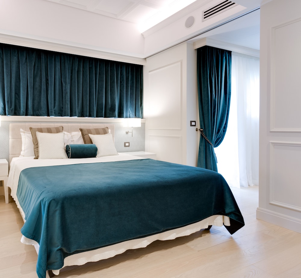 Spa, Suite, Double Bed, Sofa