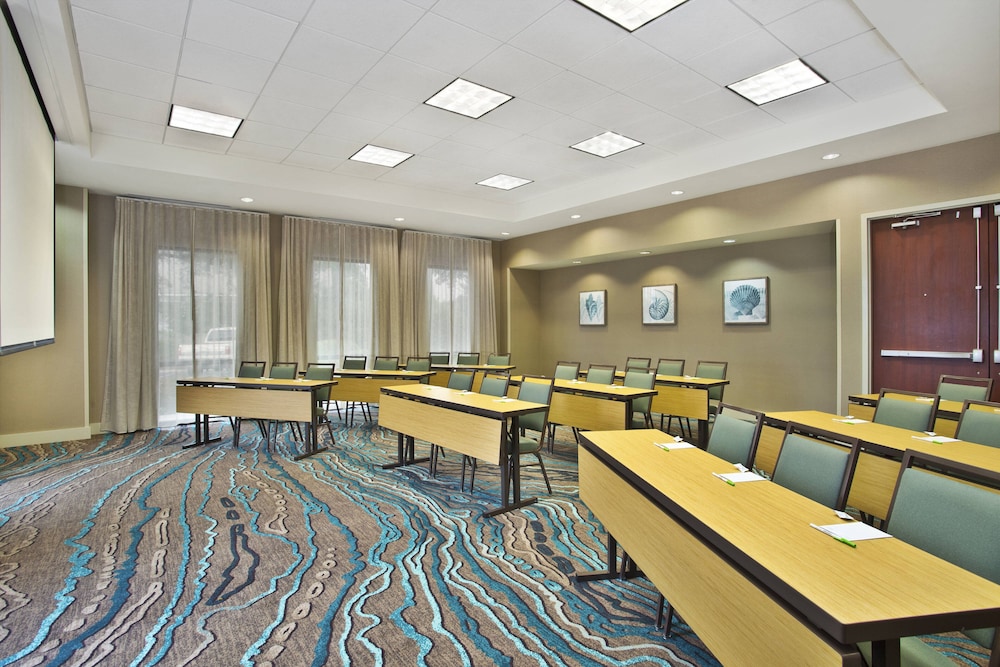 Courtyard By Marriott Gulfport Beachfront 45/45