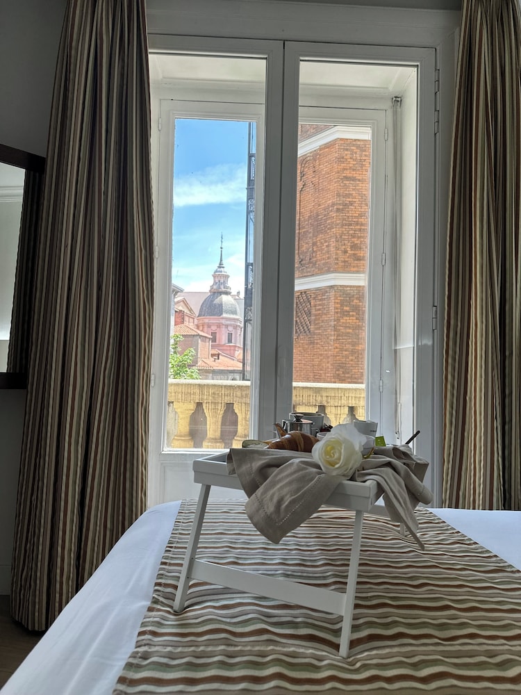 Hostal Abadia 11/50