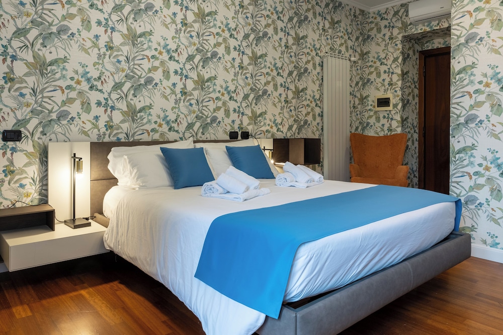 PREMIUM, STUDIO, SUITE, QUEEN BED
