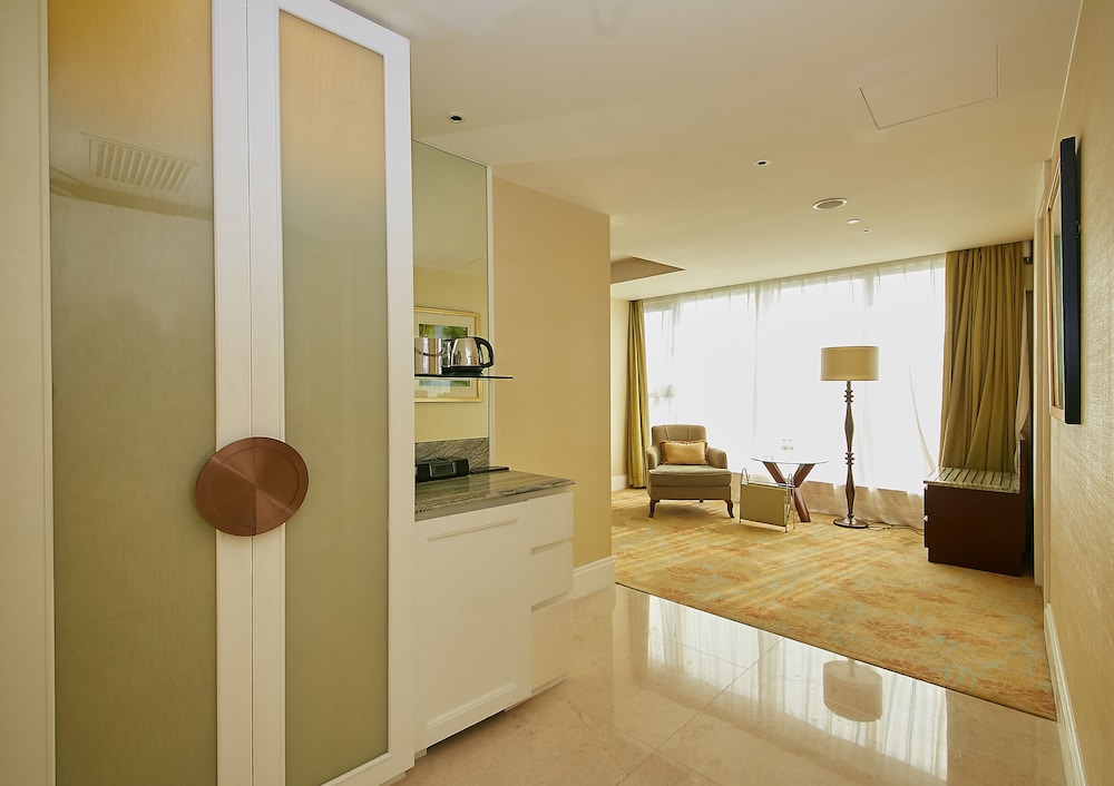 Fairmont Yangcheng Lake 50/50