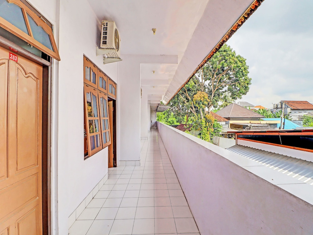Super OYO 1356 Gusti Residence 8/46