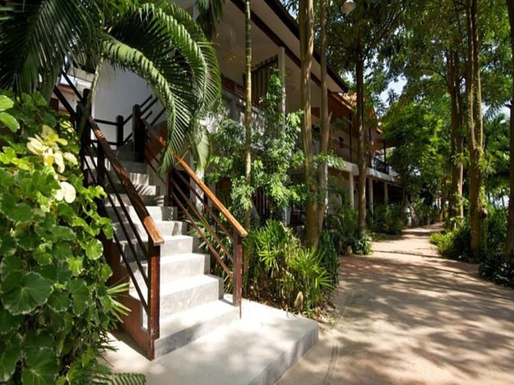 Sunshine Beach Resort 88/100