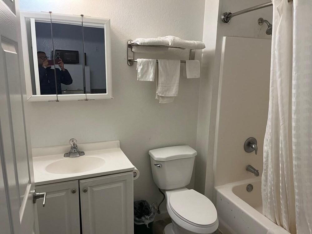 OYO Garden Inn and Suites Pearsall I-35 East 19/21