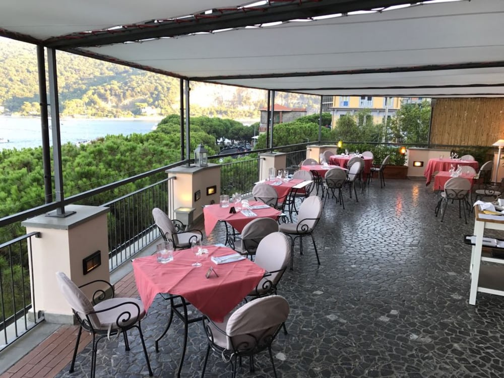 Hotel Paradiso 39/51