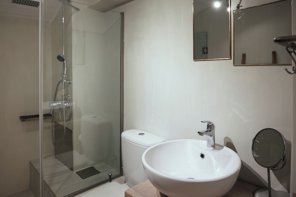 Deluxe, Suite, Double Bed, Stair Access Only, Sofa, Balcony, Attic، Amymone and Adiandi 7/10