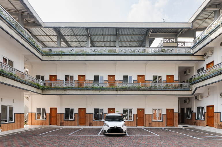 Urbanview Hotel Sky Batu Malang by RedDoorz 4/11