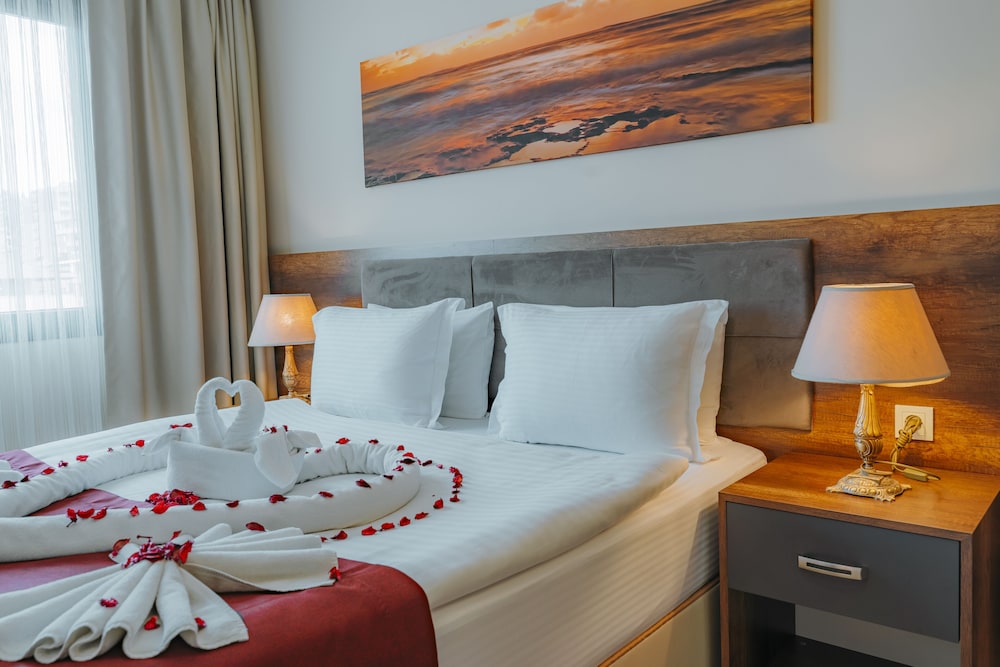 Empula Hotel & Residences 20/50