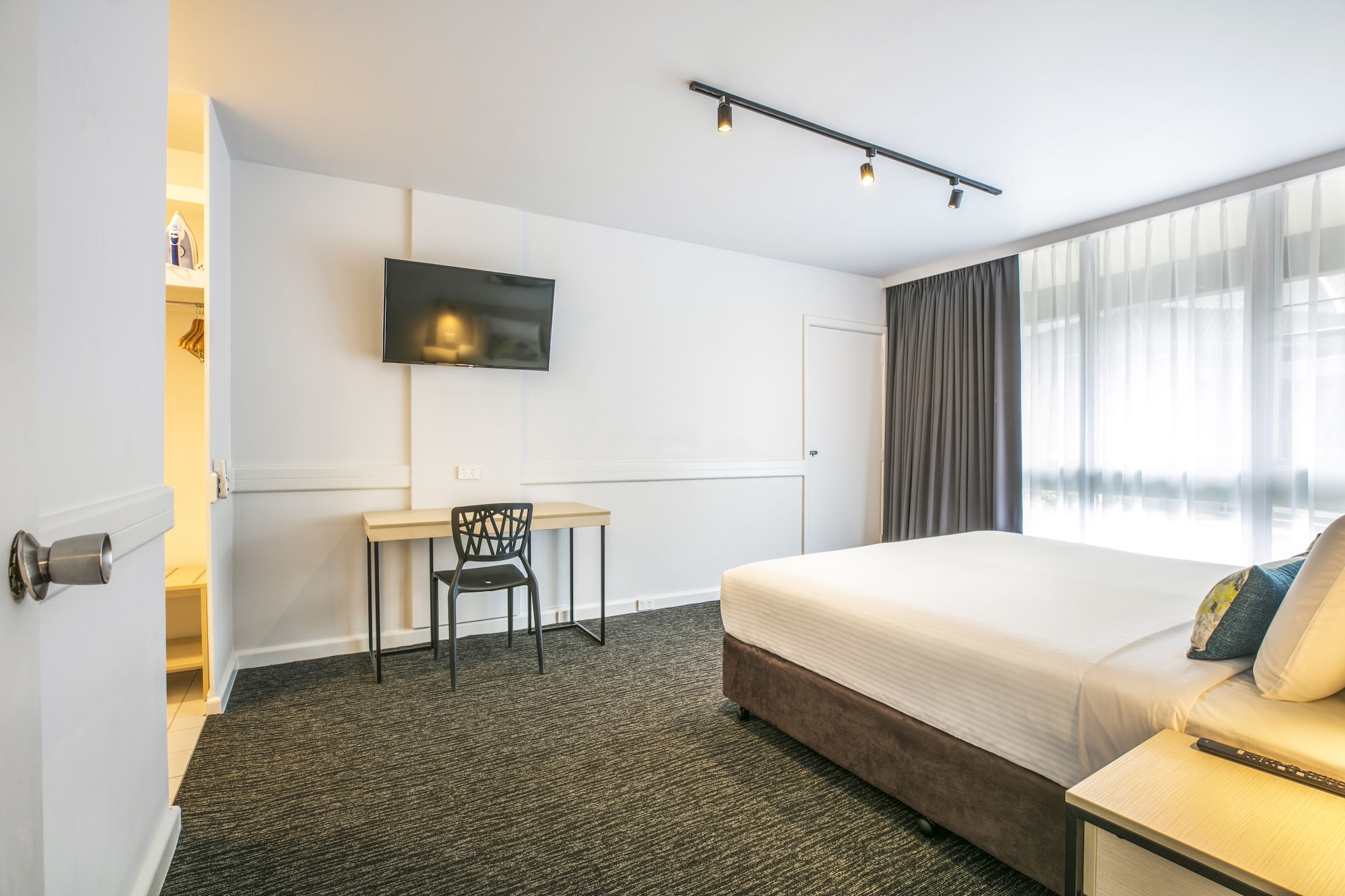 1 BEDROOM, APARTMENT