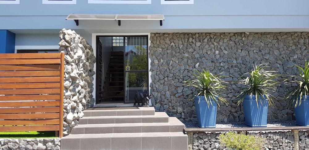 The Hillcrest Guesthouse 2/32