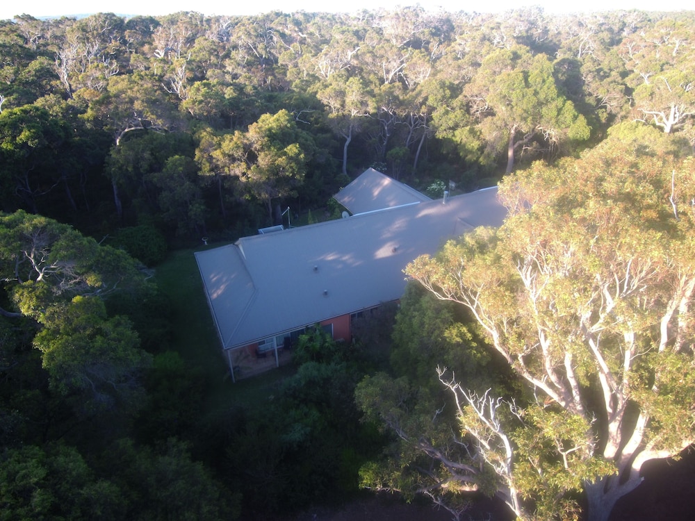 MARGARET RIVER BED AND BREAKFAST 39/48
