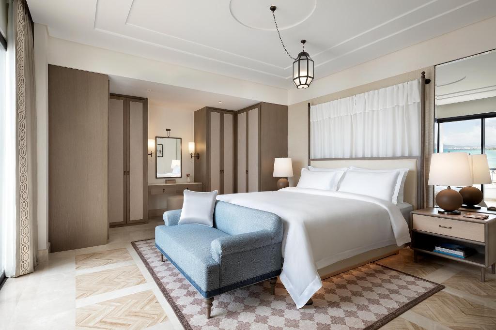 1 Bedroom, Caroline Astor, Junior Suite, King Bed, Sea Front, Balcony