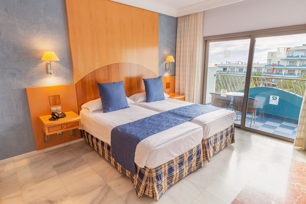 R2 Hotel Pajara Beach 12/48