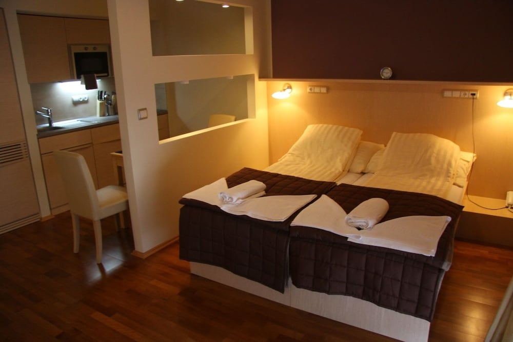 Royal Mediterran Hotel 8/50
