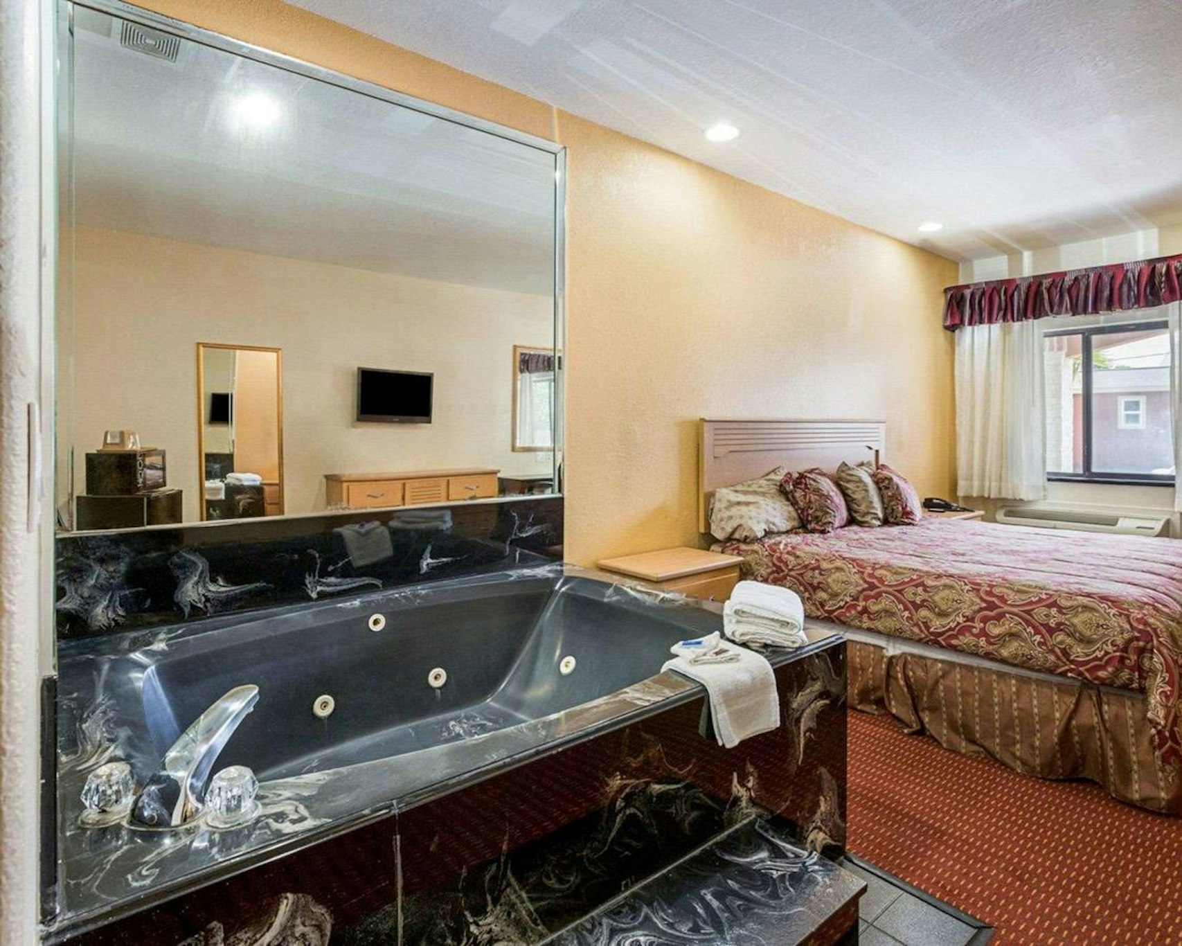 Scottish Inn & Suites IAH West 7/10