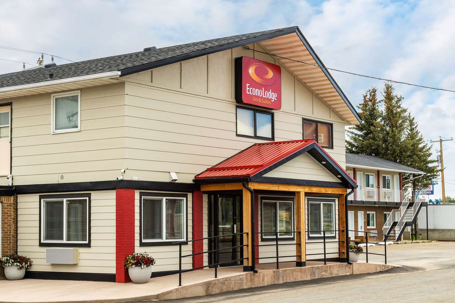 Econo Lodge Inn & Suites Pincher Creek 4/23