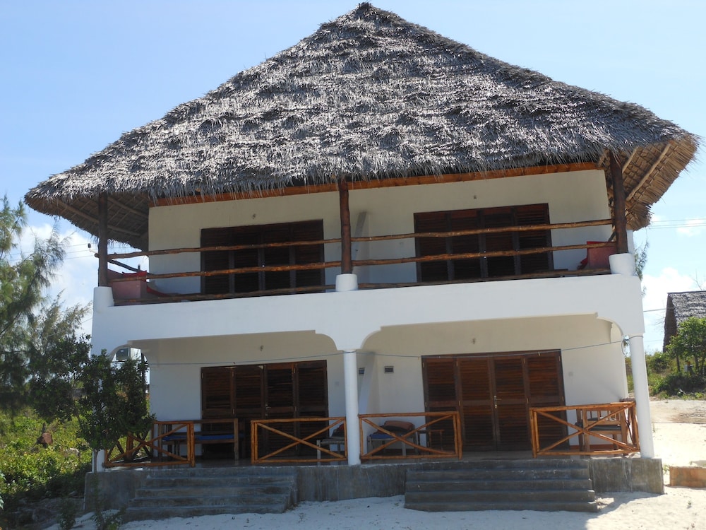 Mbuyuni Beach Village 3/83
