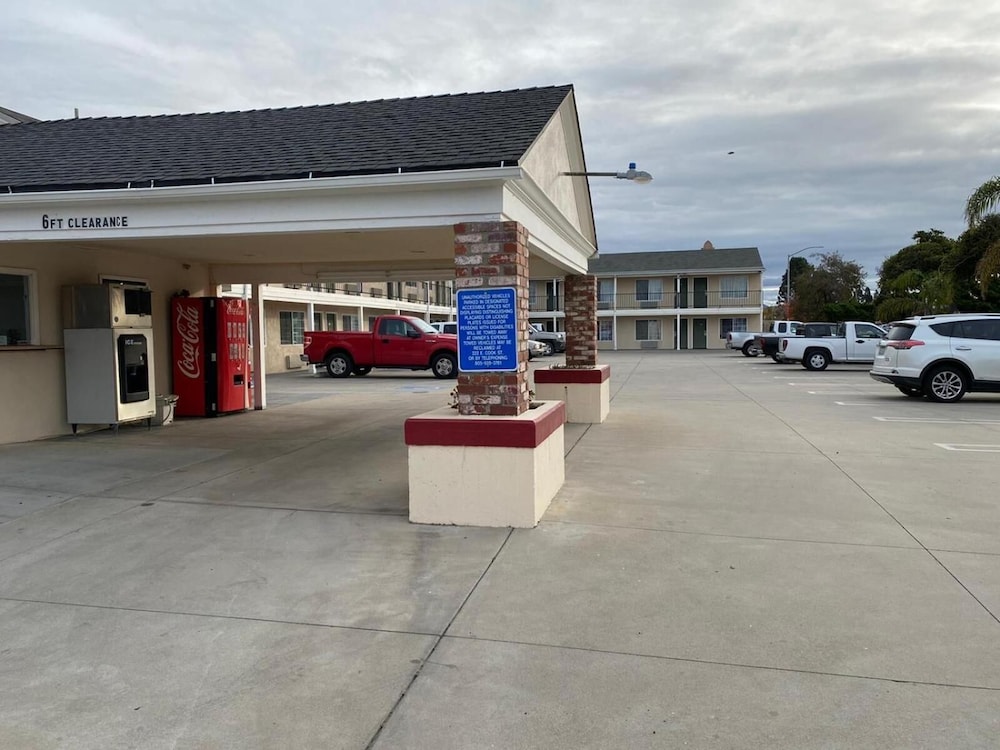 Colonial Motel 10/42