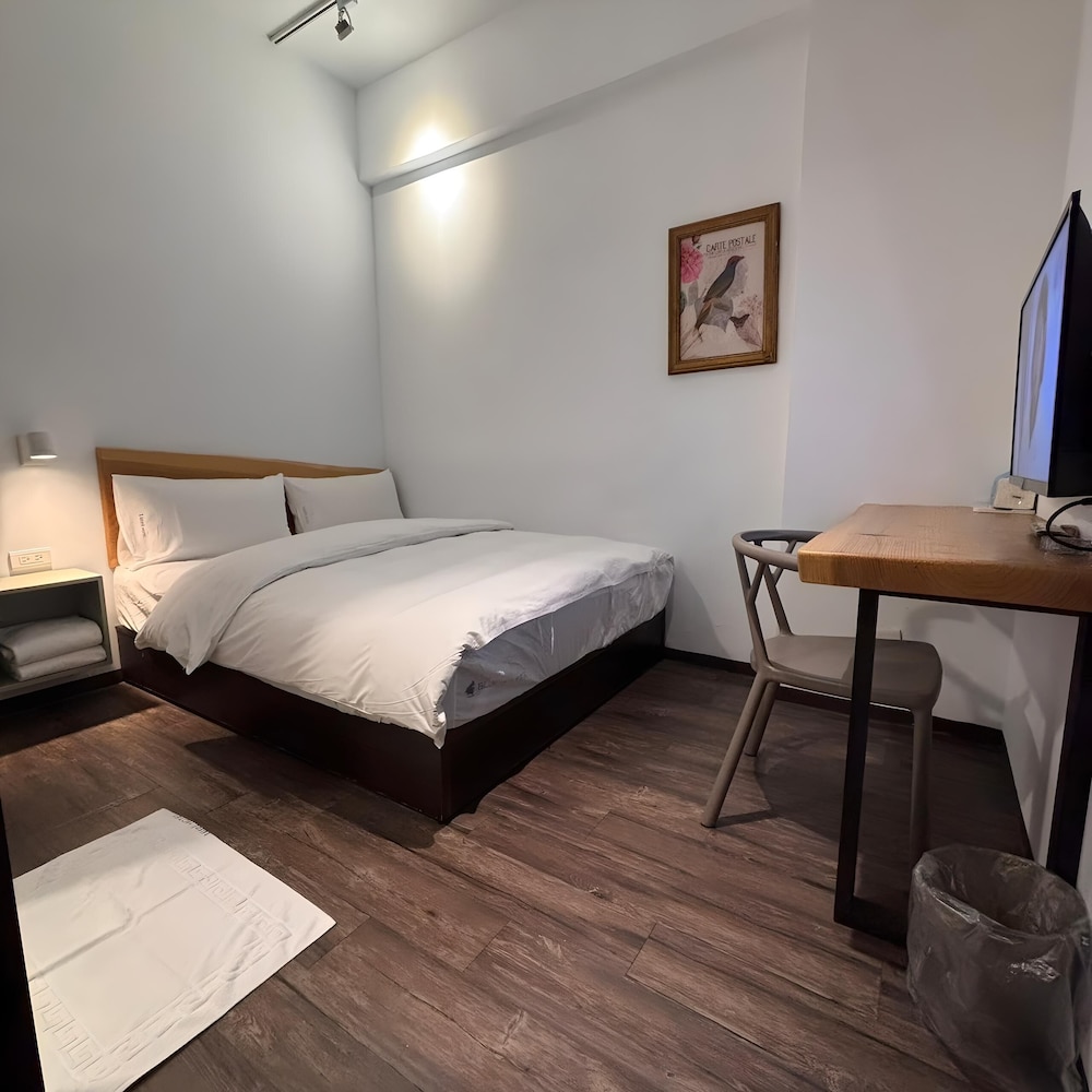 Lutel Hotel 11/100
