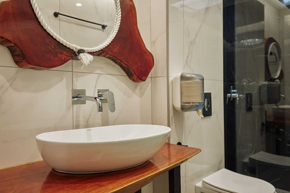 LUXURY, SUITE
