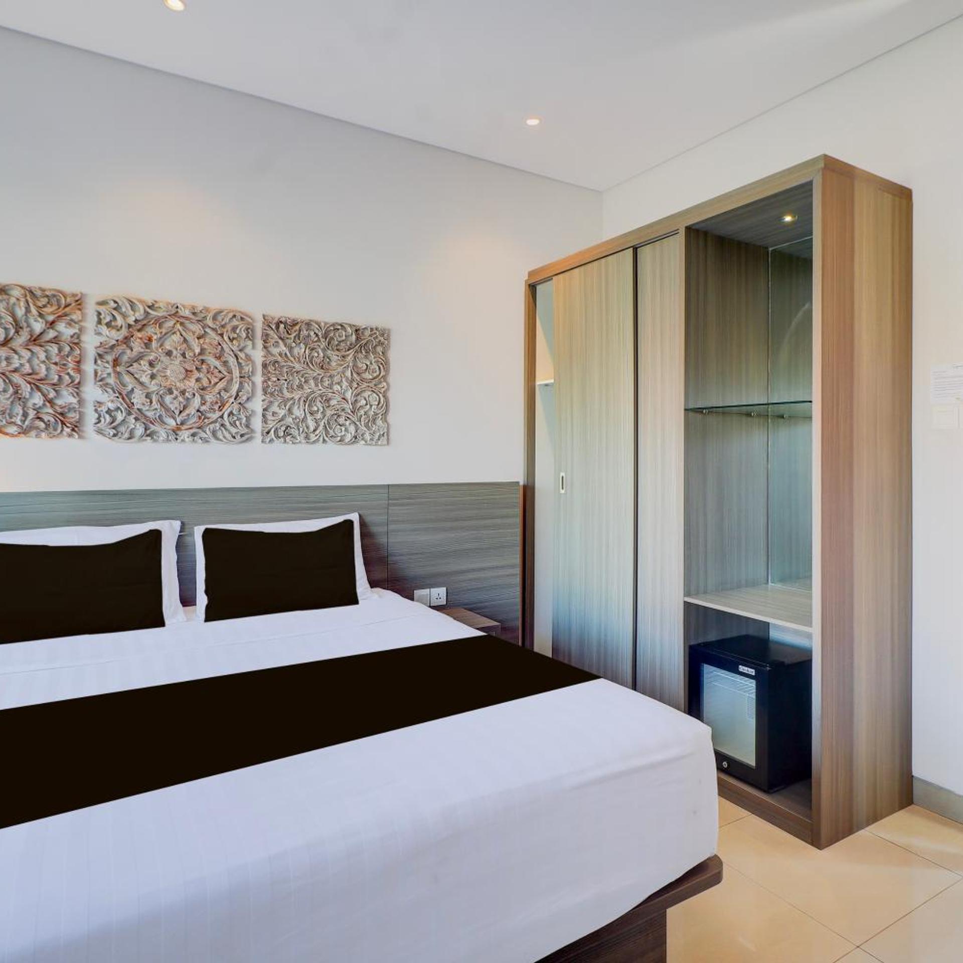 SUITE, KING BED, POOL VIEW