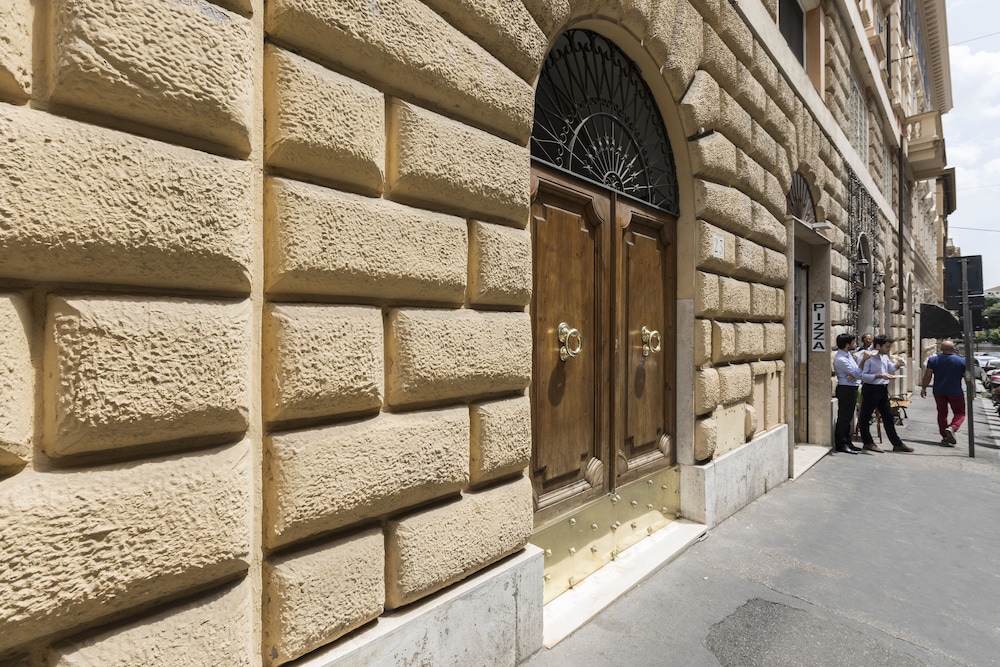 Rome Accommodation - Villa Borghese 2/20