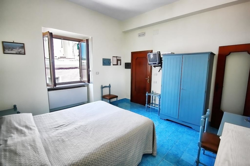 ROOM, TRIPLE