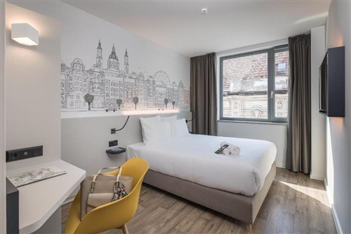 Room, Double or Twin Bed