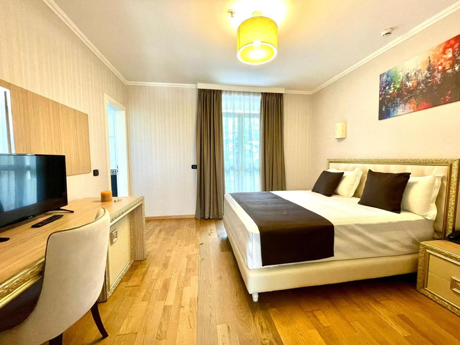 Amh Hotel 40/88