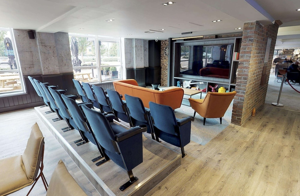 Village Hotel Hull 56/61