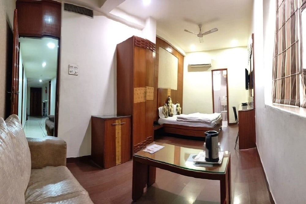 Mandakini Plaza Hotel 20/21