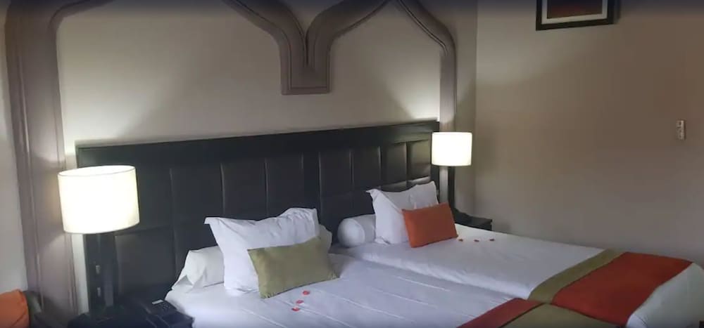 ROOM, TRIPLE, SINGLE