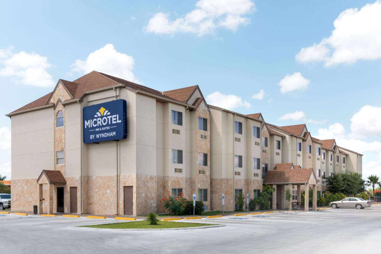 Microtel Inn & Suites by Wyndham Eagle Pass 20/23