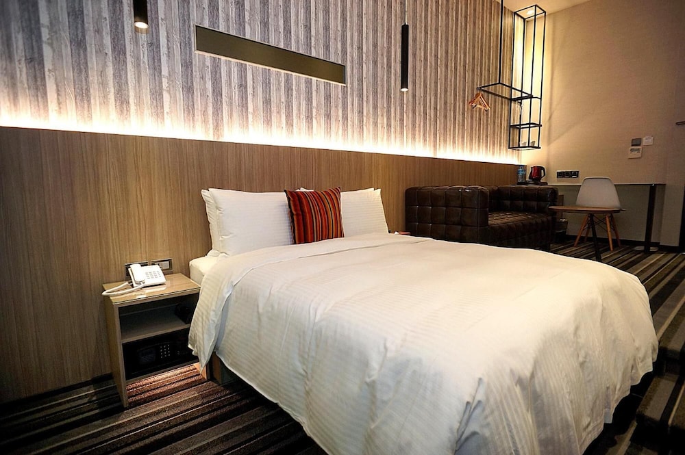 VIA HOTEL ZHONGXIAO 10/25