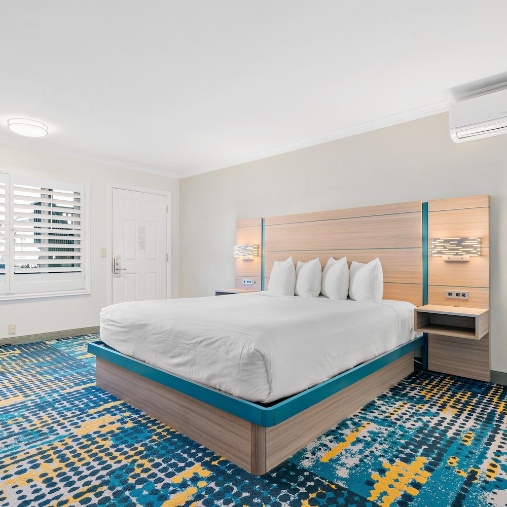Pacific Shores Inn 34/56