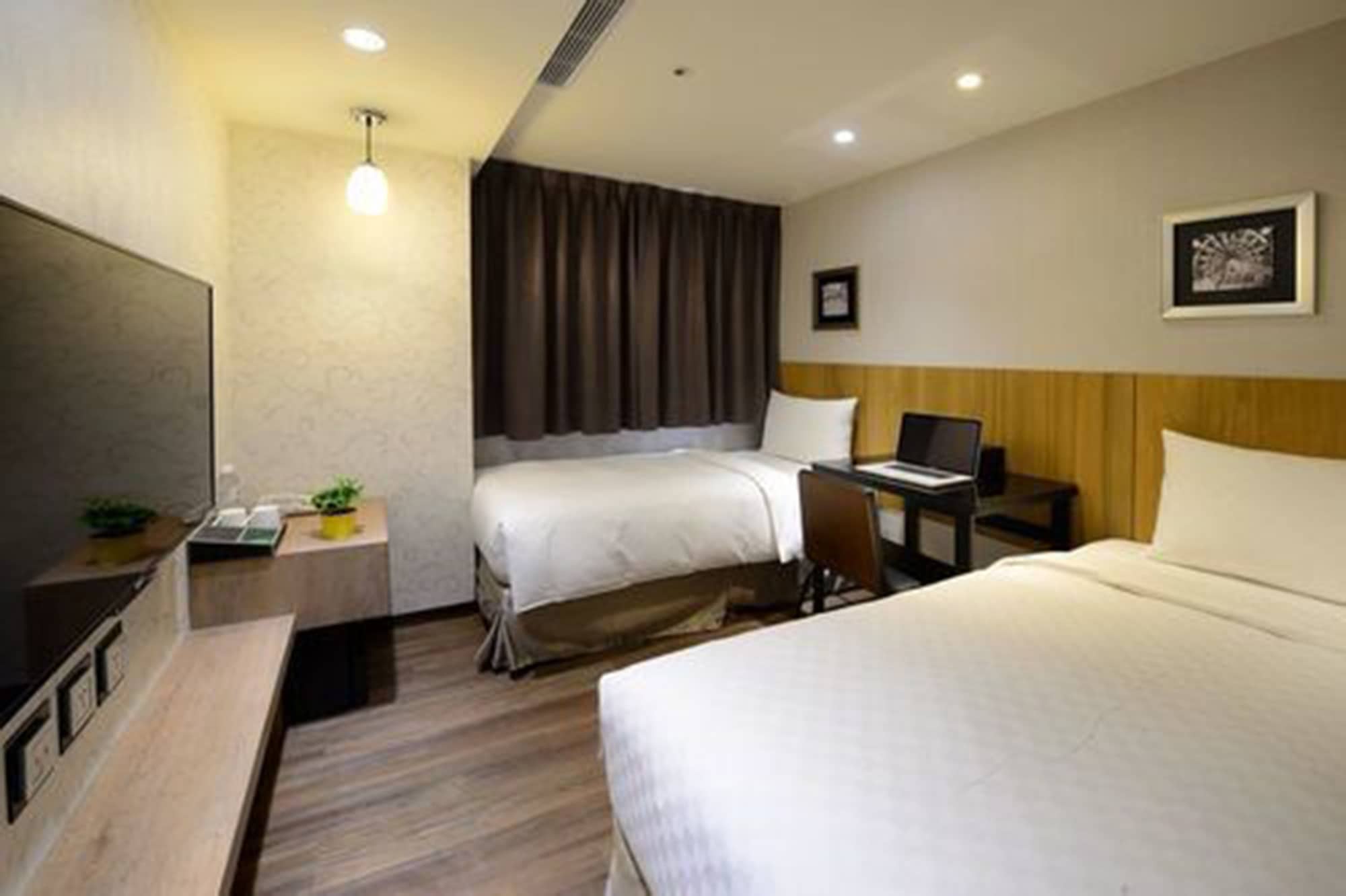 غرفة ديلوكس ثلاثية بسرير مزدوج وسرير فردي، Le room Hotel Kaifeng Taipei 4/10