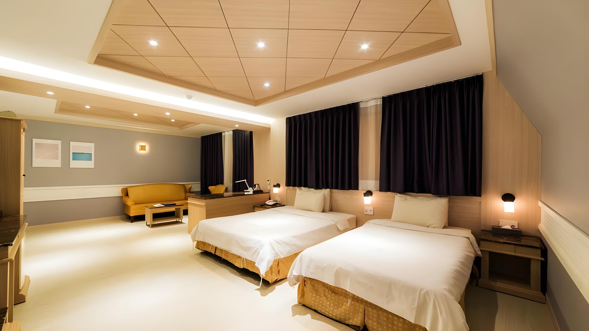 New Royal, Suite