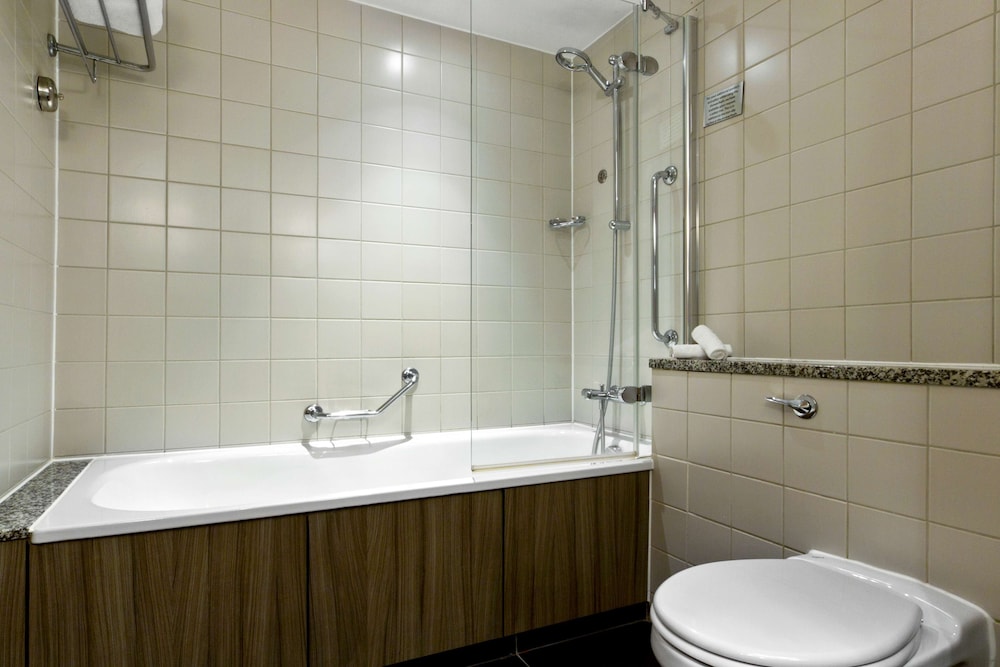 Radisson Blu Hotel Manchester Airport 50/50