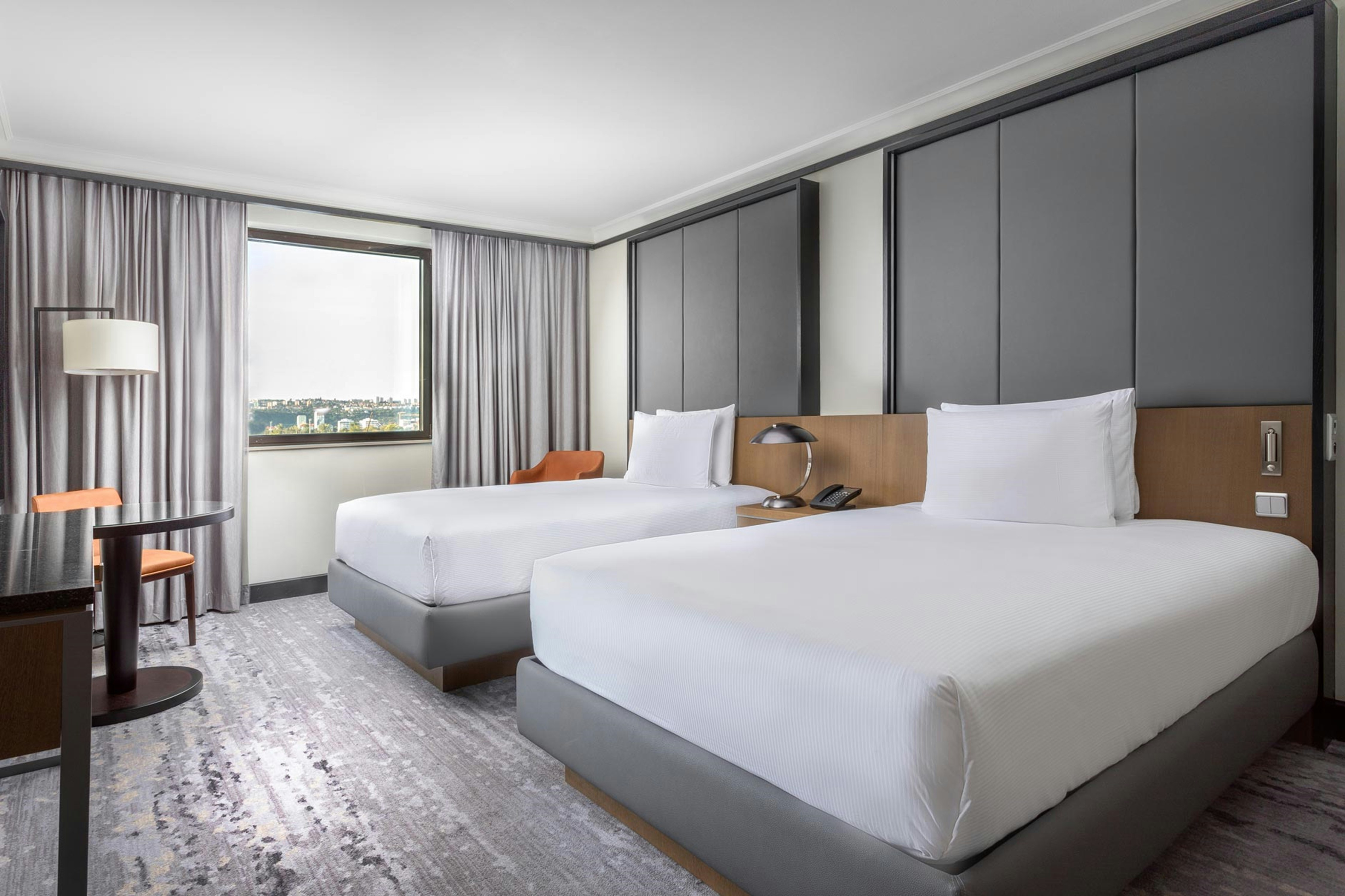 EXECUTIVE, TWIN BEDS