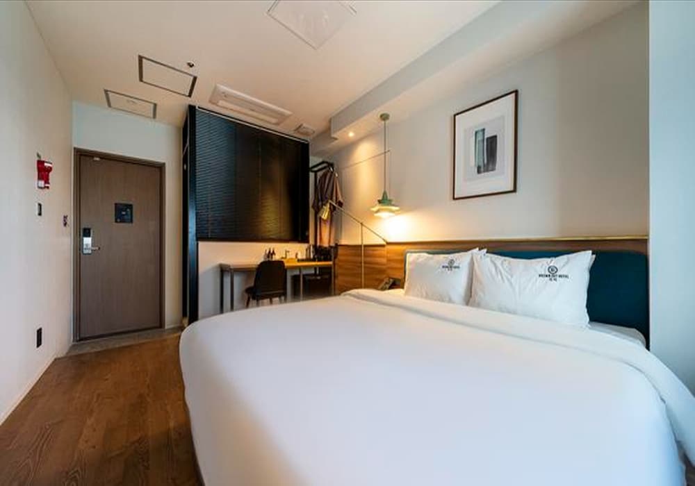 DELUXE, DOUBLE BED