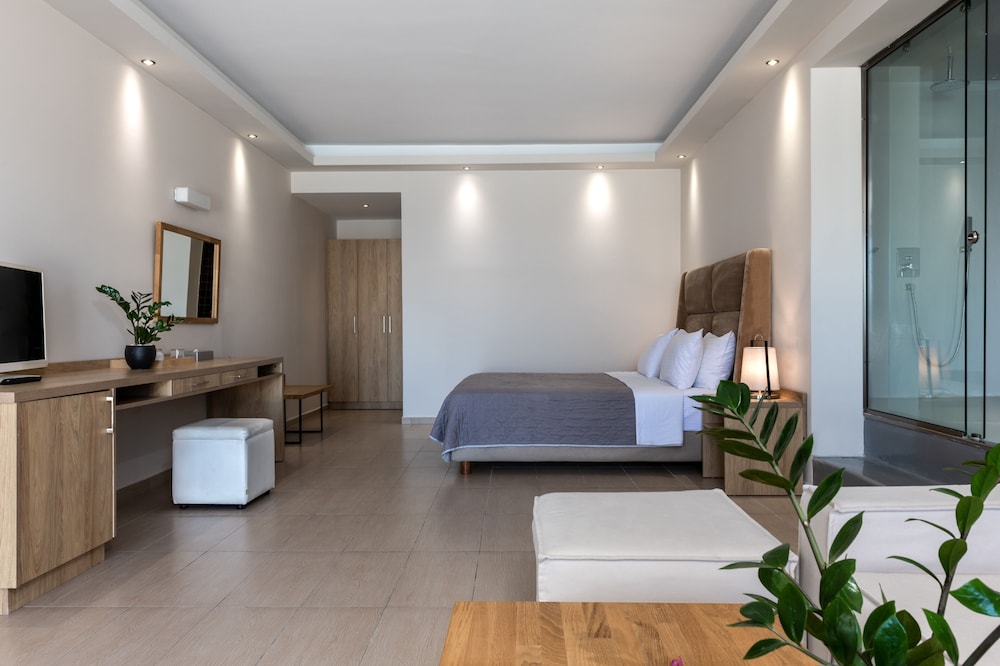 SPLENDOUR RESORT 18/80