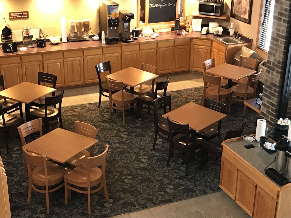 Fairbridge Inn Suites In Thorp Wi 39/47