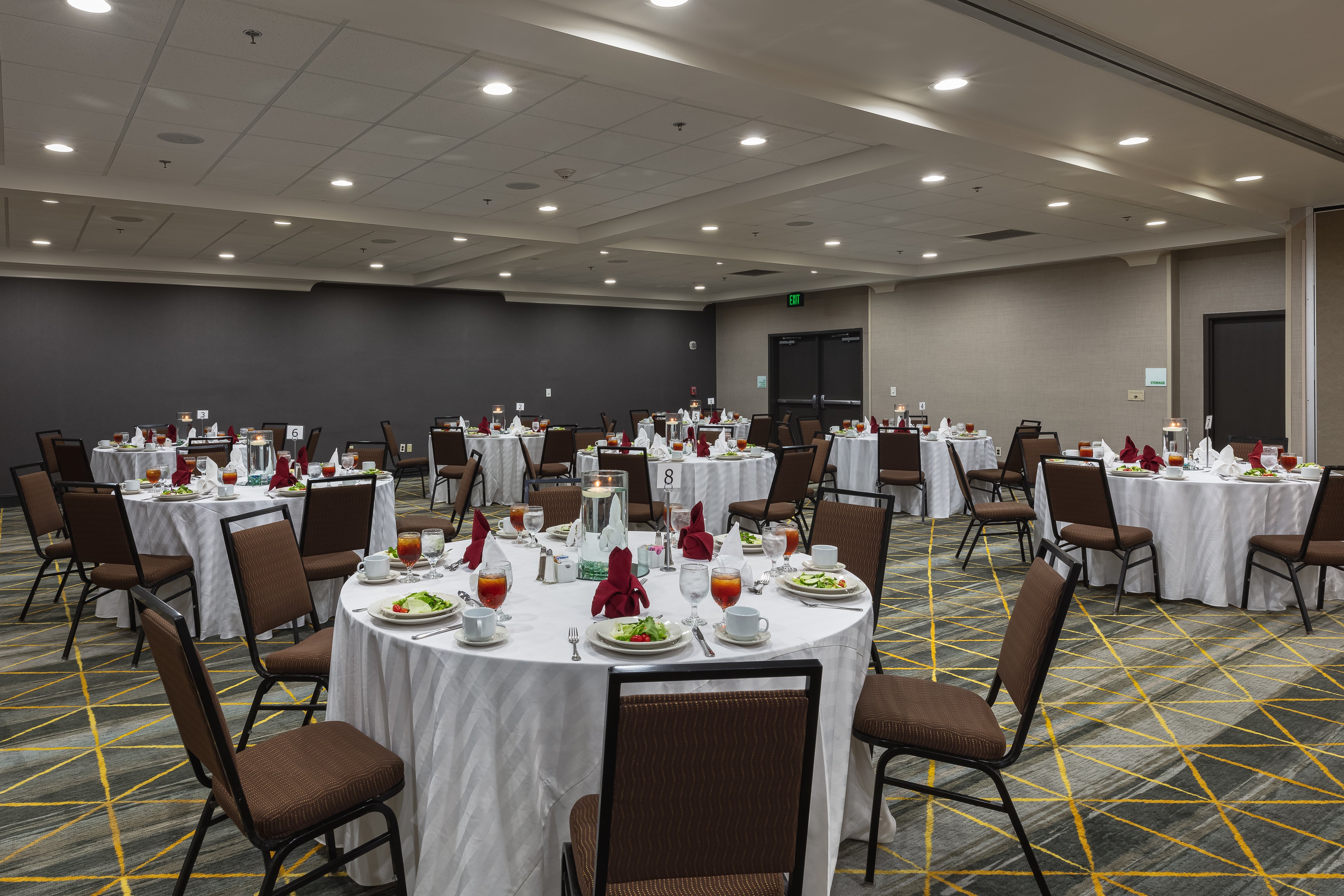 Holiday Inn Hotel Suites Atlanta Airport North 31/42