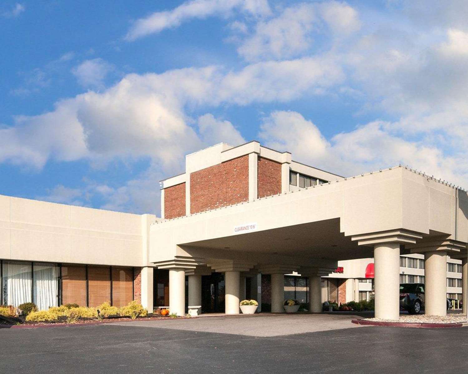 Rodeway Inn Indianapolis I-70 2/2