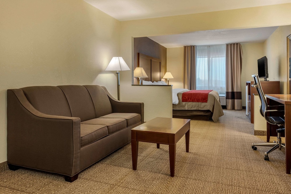 Comfort Inn Warren I-69 18/30