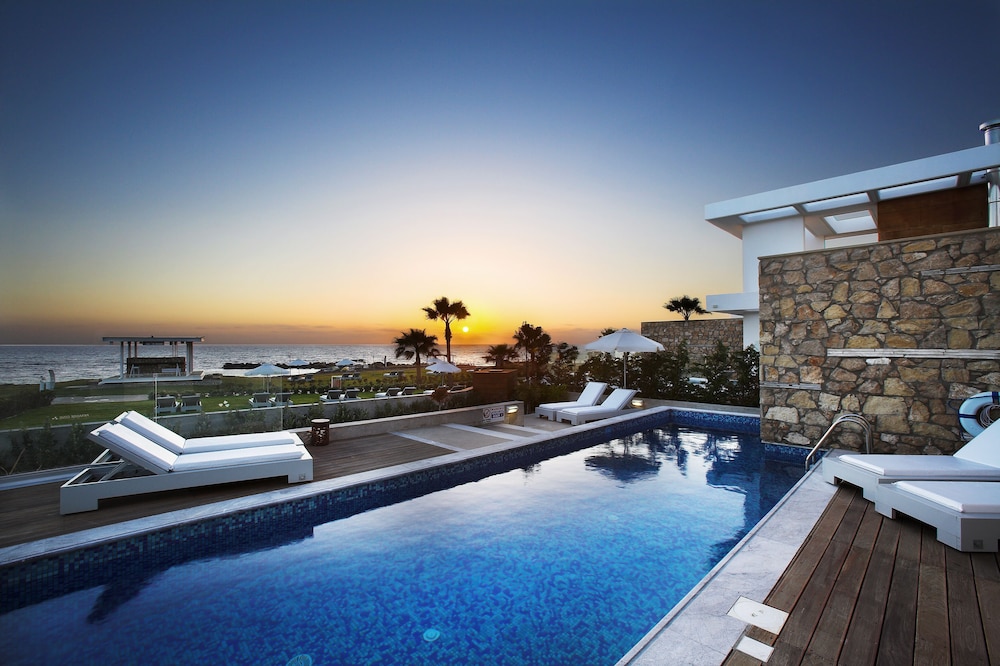 Paradise Cove Luxurious Beach Villas 19/50