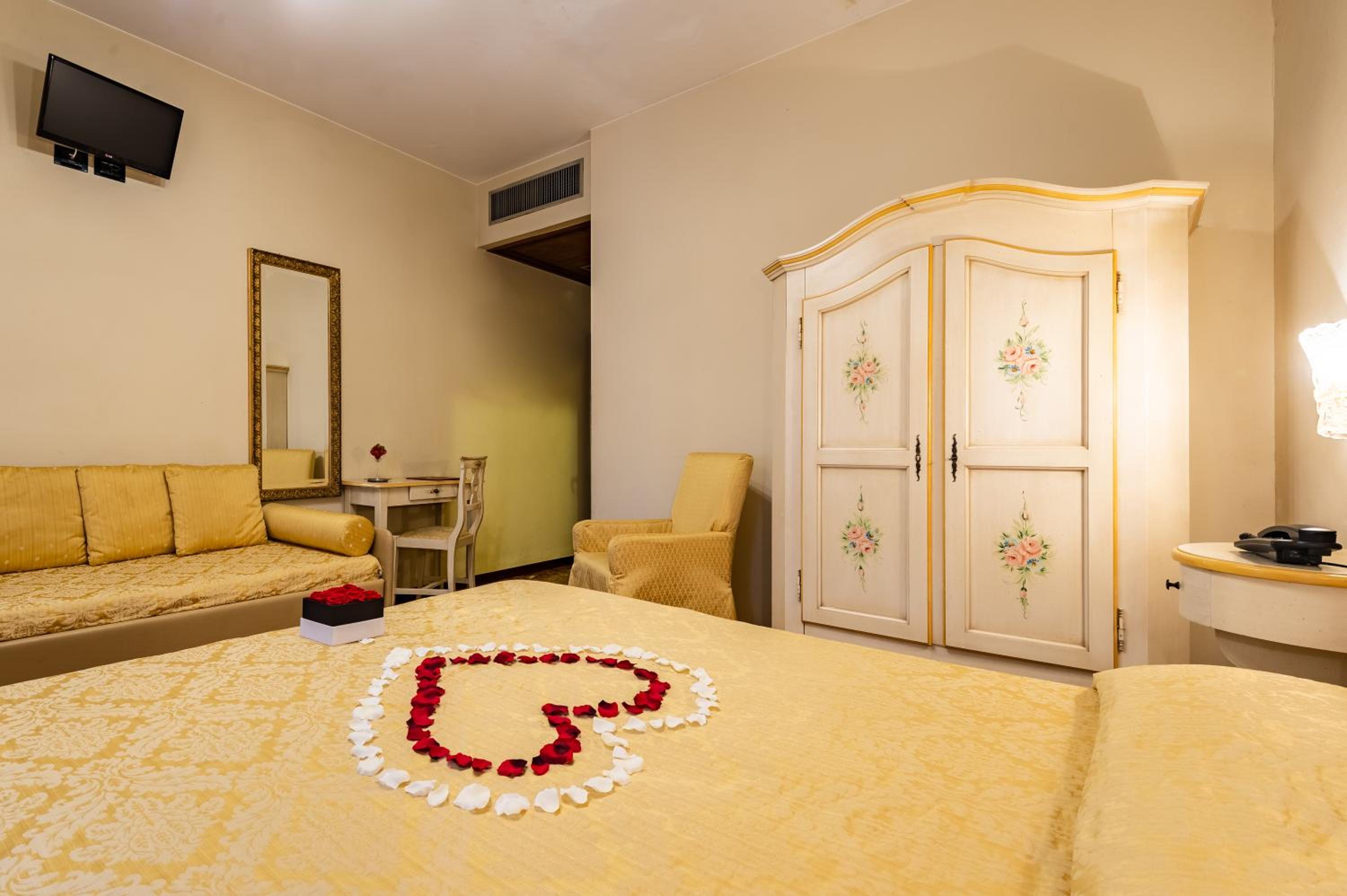 Hotel Mercurio 48/56