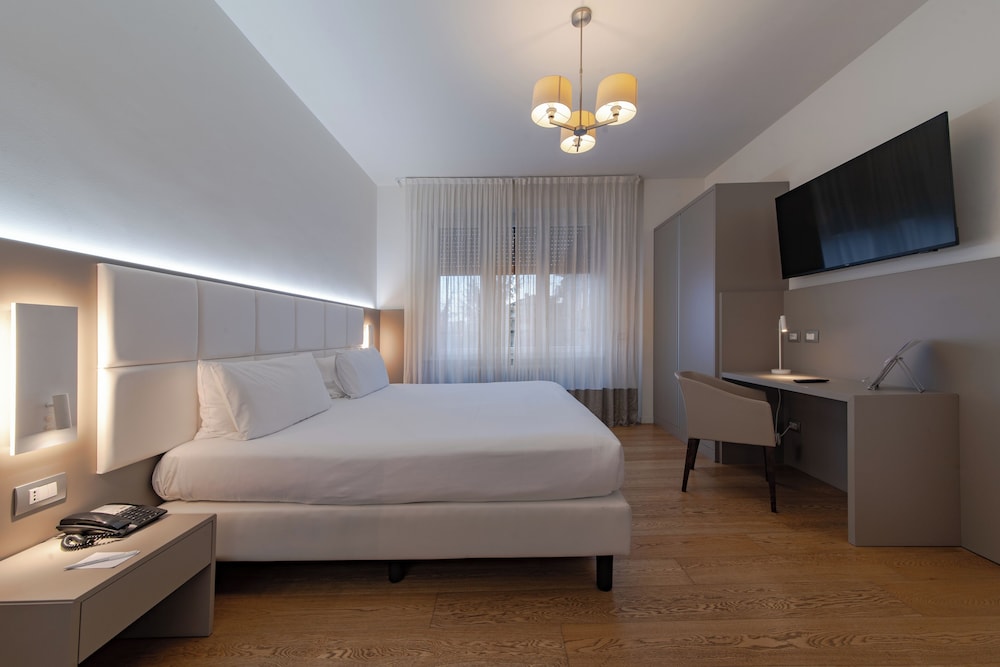 MERCURE MILANO SOLARI 33/75