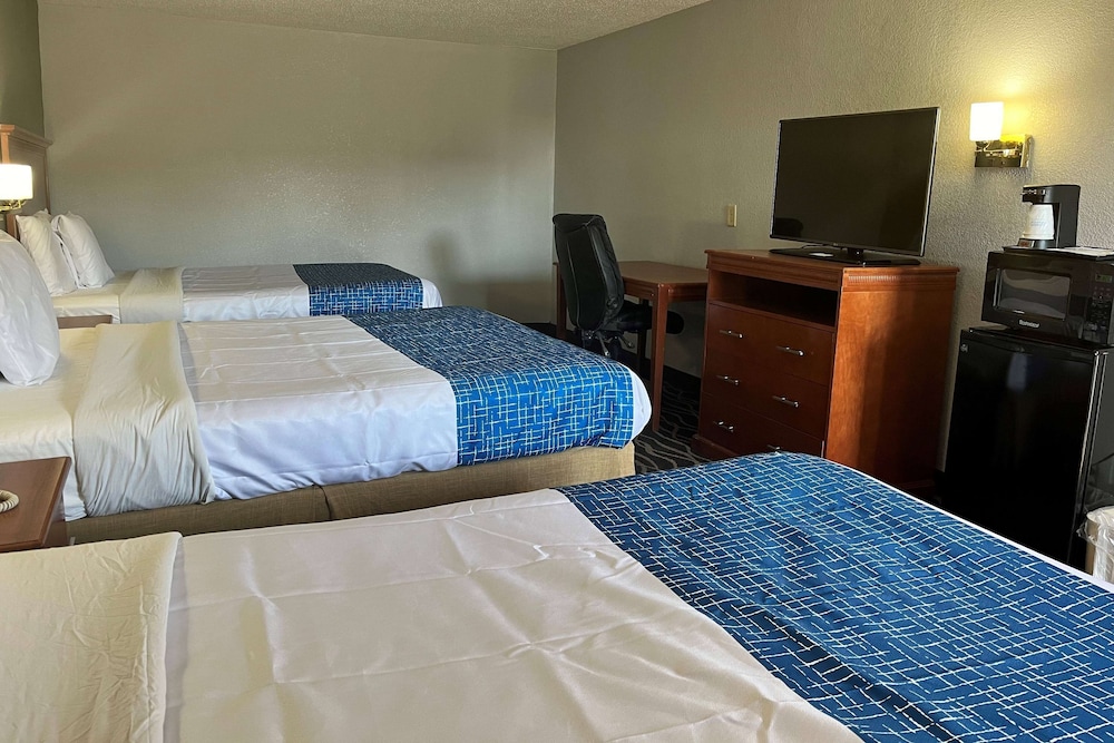 Travelodge by Wyndham Terre Haute 11/21