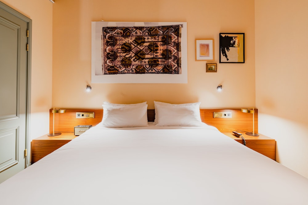 Economy, Double Bed, No Window، Hotel Mercier 5/10